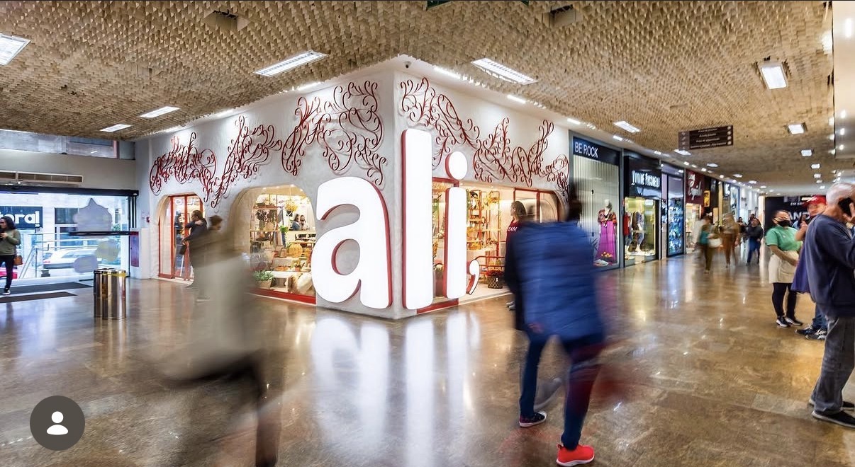 Fachada da loja Ali no Shopping Parque Balneário